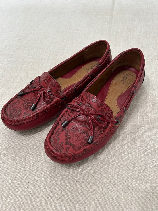 Born Shoes - Born b.o.c. Shoes Women’s 8 Red Leather Floral Casual Driving Loafers